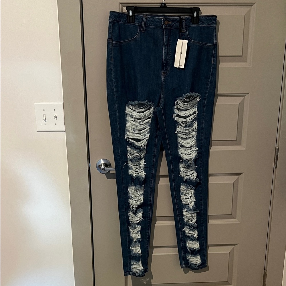 NWT Aphrodite Distressed AP Blue Jeans! Skinny Leg. Great Stretch